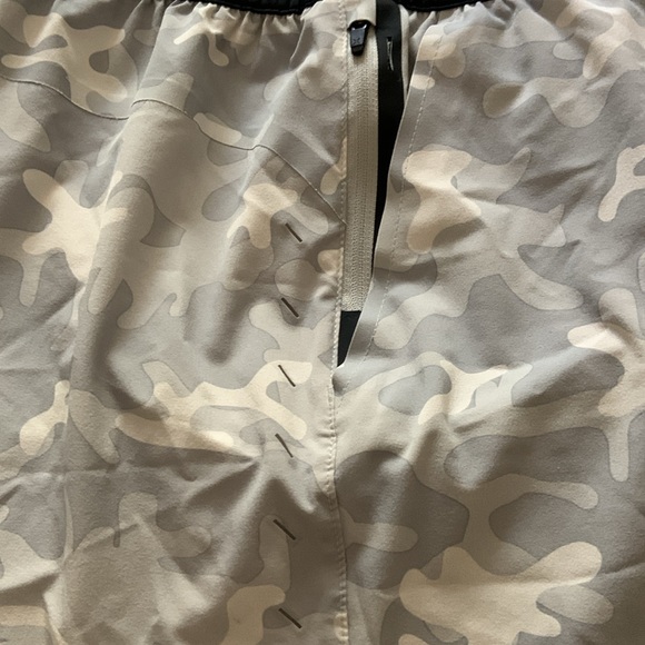 Ten Thousand gray and white shorts. Boys small - Picture 4 of 5